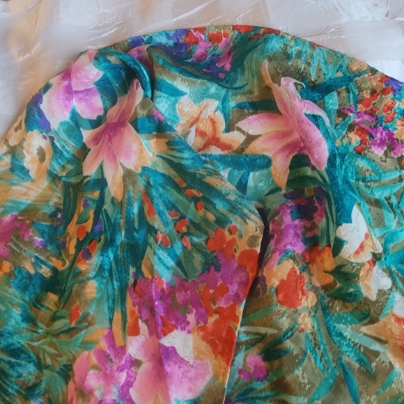 2 SILKY SCARVES - Picture 5 of 7